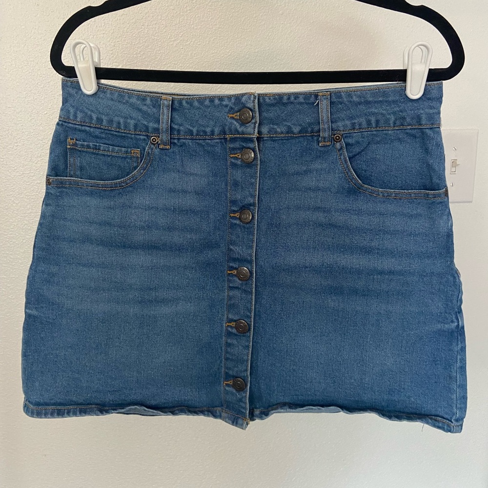 Button denim mini skirt